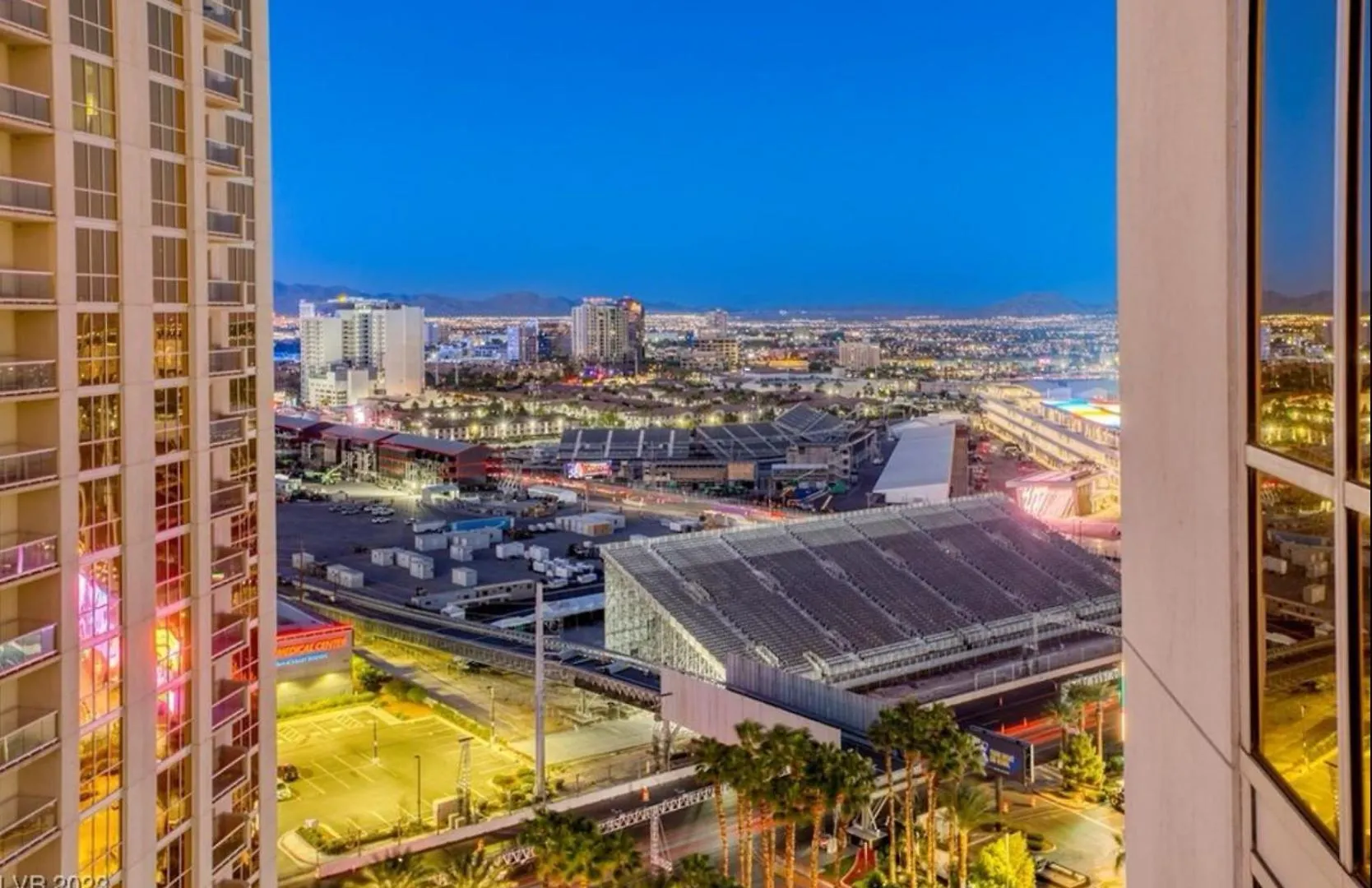 Panorama Vista Suite- 1Br 2Ba, Full Kitchen, Strip View, Balcony, Corner Unit Las Vegas Aparthotel